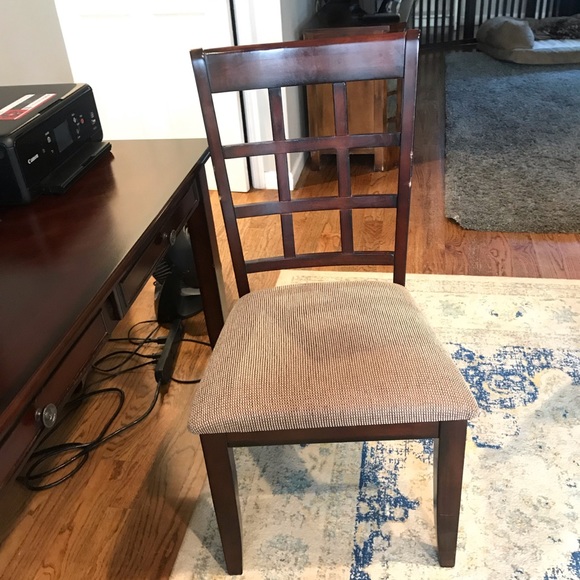 Desk and chair - Picture 4 of 4